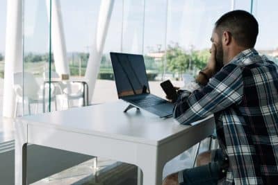 A importância dos suportes ergonômicos para notebooks
