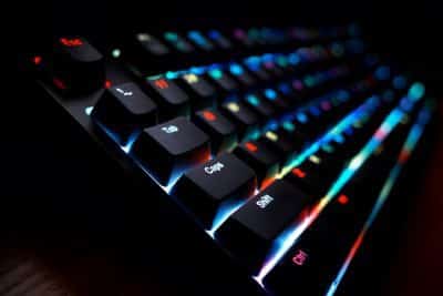 Explorando o universo gamer: qual o melhor teclado para jogos?