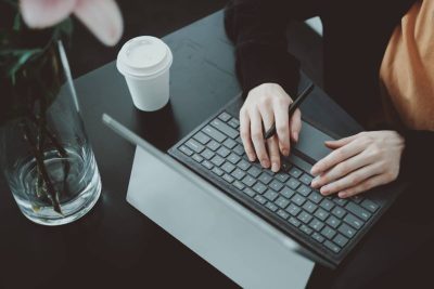Devo comprar um notebook 2 em 1 ou um tablet? As vantagens e desvantagens