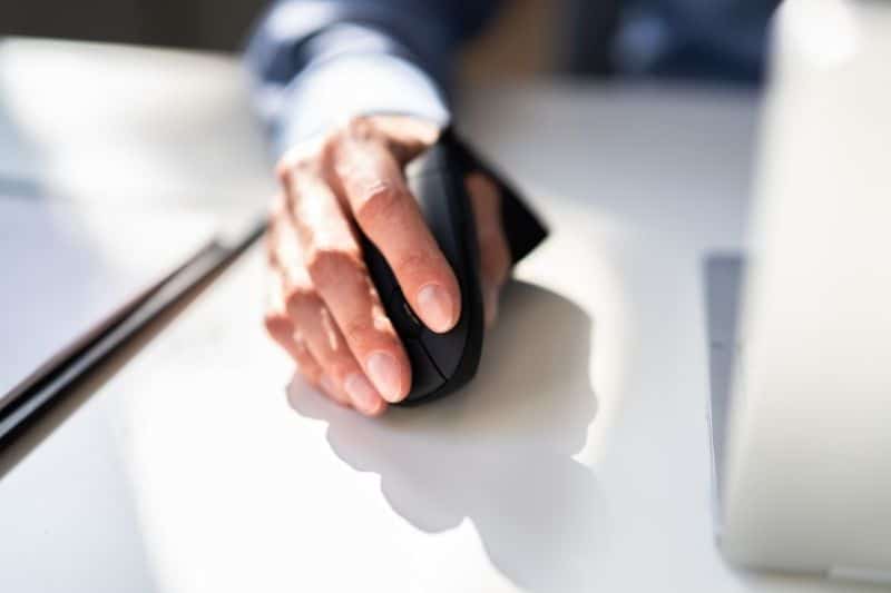 O que é um mouse ergonômico
