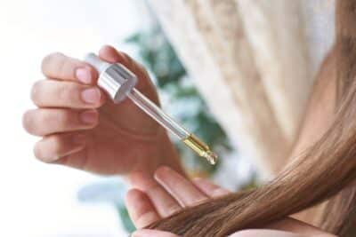 Como usar óleo de rícino no cabelo