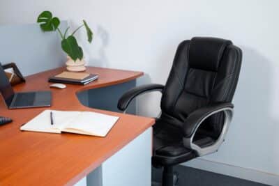 Descubra as melhores cadeiras de escritório para 2025: Conforto e ergonomia em destaque