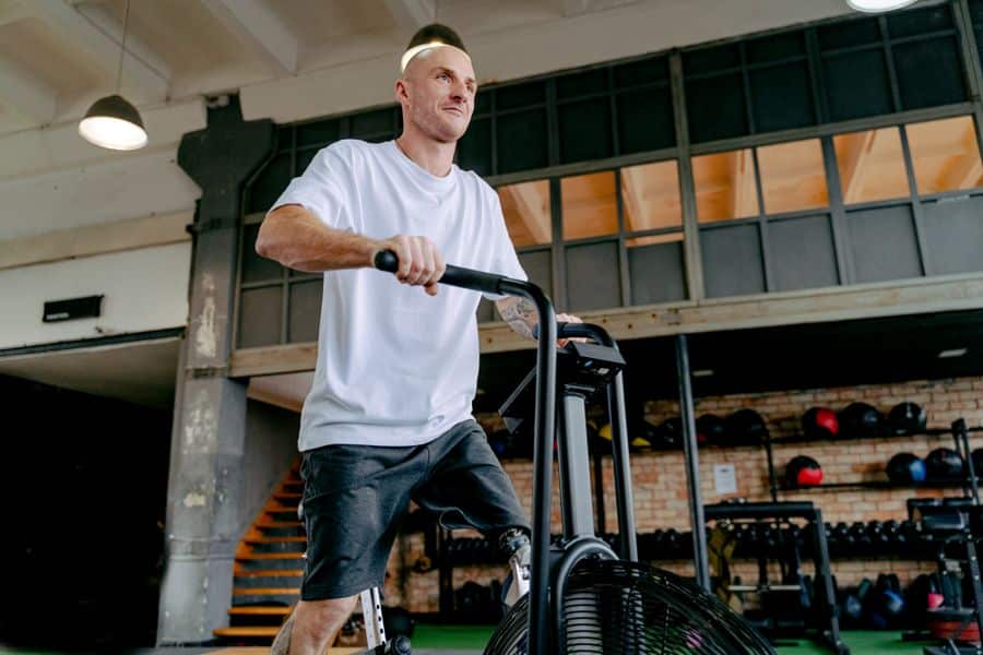 Imagen de Melhor bicicleta ergométrica para idosos: segurança, conforto e praticidade