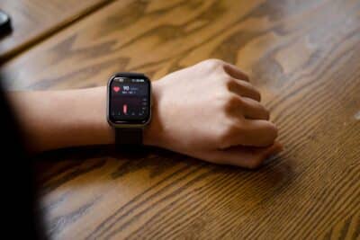 Melhores smartbands com monitoramento de saúde: tamanho de pulso, sensores e bateria